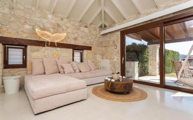 Pure Amber Suite Elani