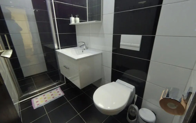 Spacious Holiday Home With Terrace & Great Sea View