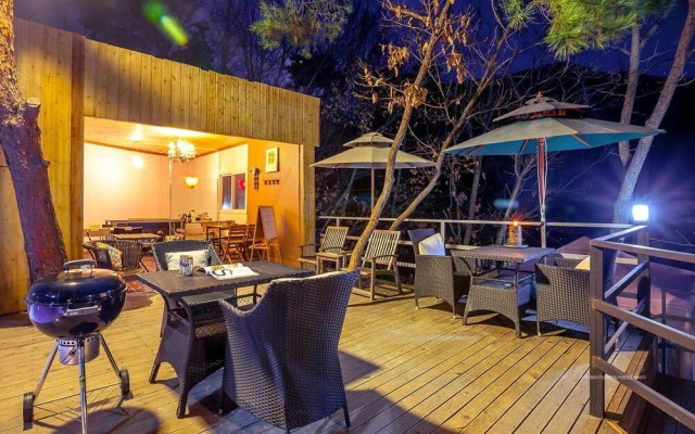 Harbor House poolvilla couple