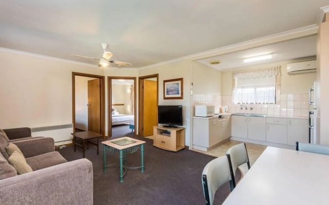 Lakes Jakaranda Holiday Units