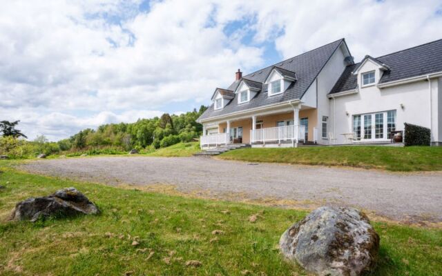 Bearnock House
