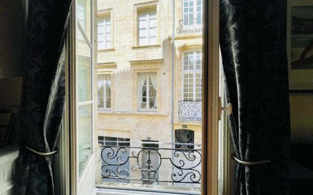 T4 apartment in the heart of old Bordeaux close to all amenities