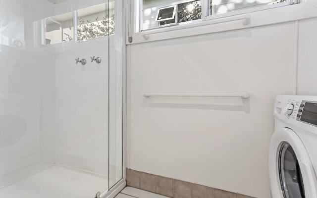 Government Road, 102