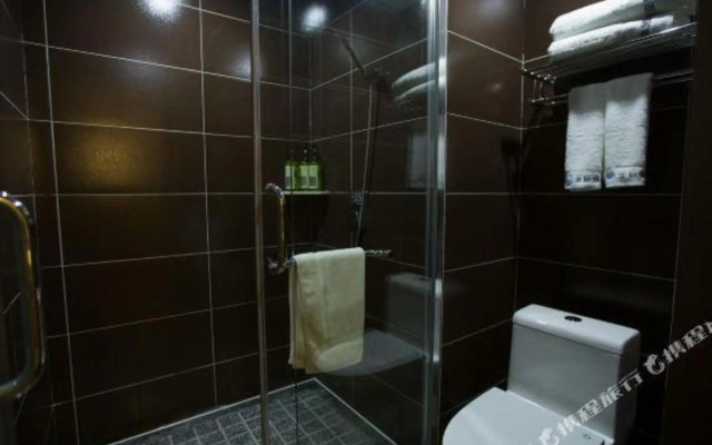 Yaji Hotel (Guanggu Square Wuhan Vocational and Technical University)