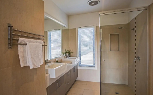Saltwater Breeze Retreat
