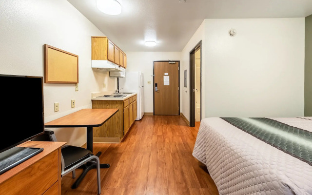 HomeTowne Studios by Red Roof Columbus