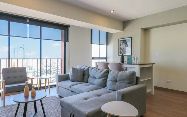w Artistic 2BR With Balcony in Miraflores