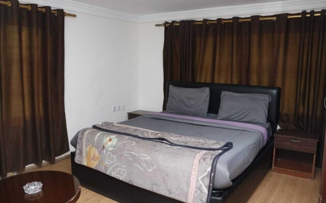 Seleen Hotel Suites