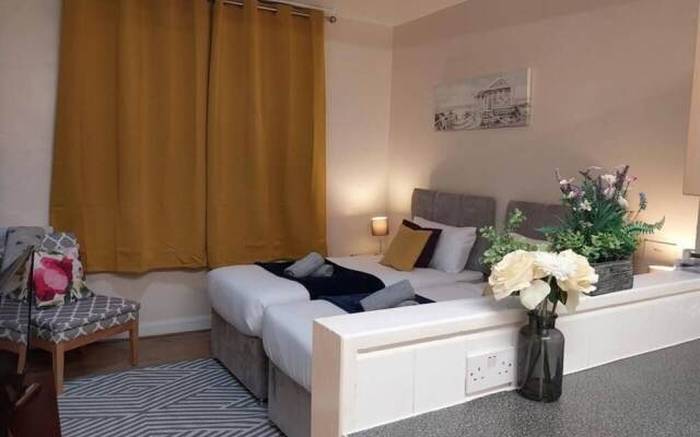 Alphastudio-leeds-walk 2-city-centre-freepark-wifi