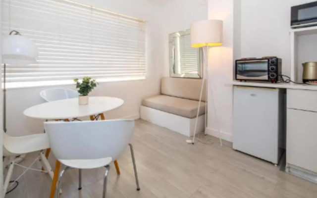 Stylish 1 bedroomed apartment in Sea Point - Caprice