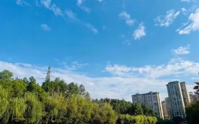 Aidu Chuangxiang Hotel (Yudong High-speed Railway Station)