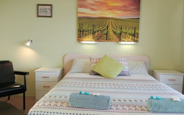 Mollymook Ocean View Motel Reward Long Stays - Over 18's Only