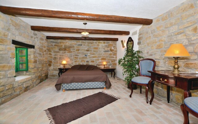 Stunning Home in Smarje With Wifi and 2 Bedrooms