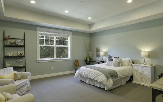 552 Paseo Street 4 Bedroom Home by Redawning