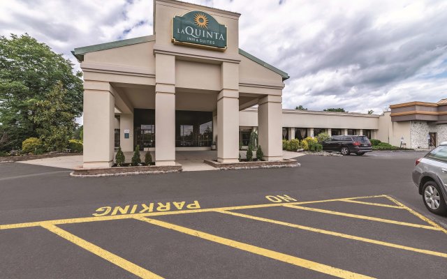 La Quinta Inn & Suites by Wyndham Fairfield NJ