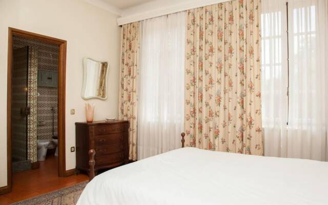 Captivating 6-bed House in Grijó