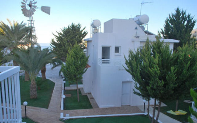 Flisvos Beach Apartments