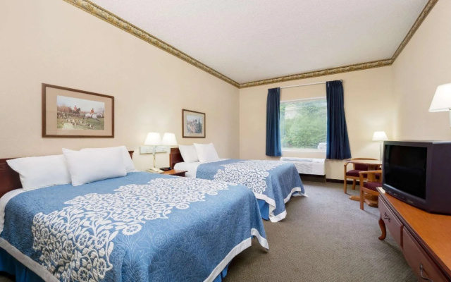 Days Inn by Wyndham West Liberty