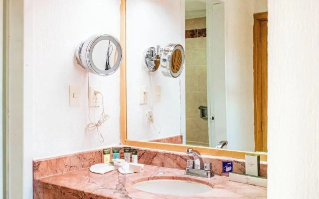 Hotel San Carlos Plaza