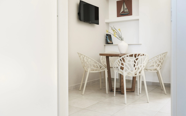 Luna Minoica Suites and Apartments