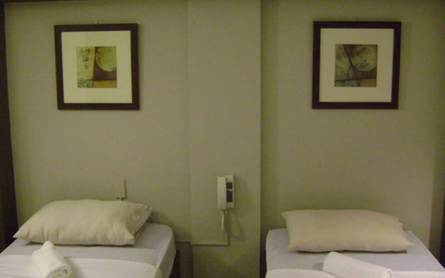 Metro Room Budget Hotel