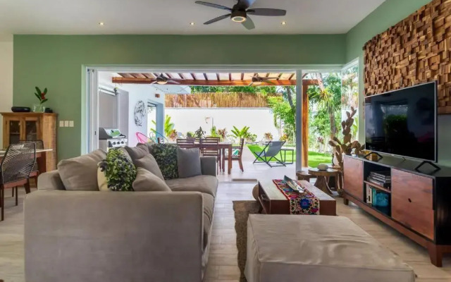 Luxury Private 3BED Villa, Garden, Pool,Security