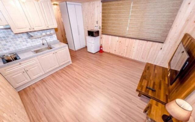 Jeju Dongbackdongsan Pension