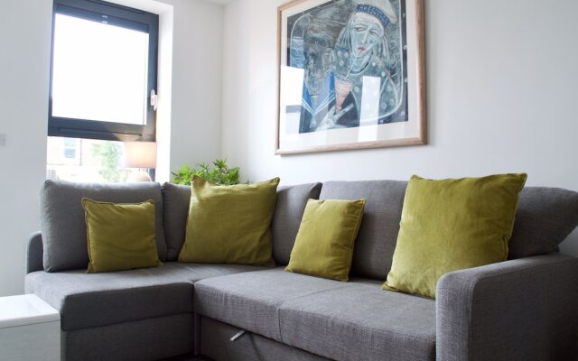 Central 2 Bedroom Apartment With Free Parking