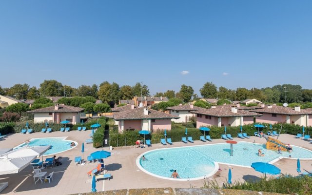 Cosy Apartment in Lido delle Nazioni with Pool