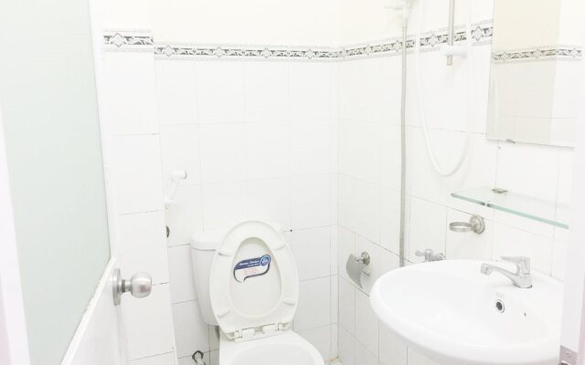 Around the World Hotel