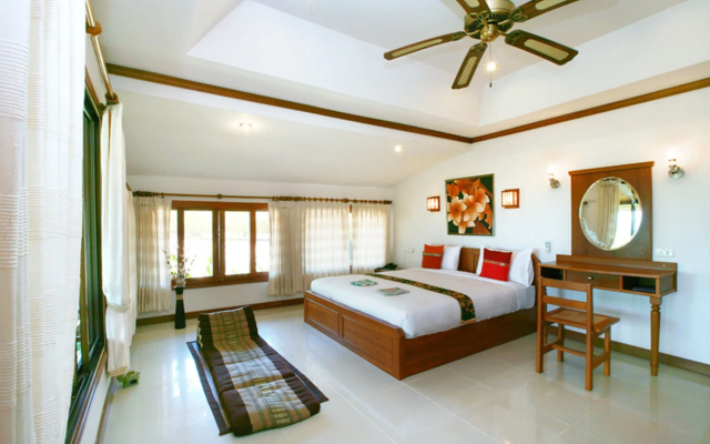 Lipa Lodge Beach Resort