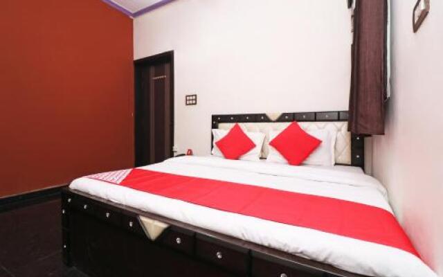 OYO 27763 Tr Hotel