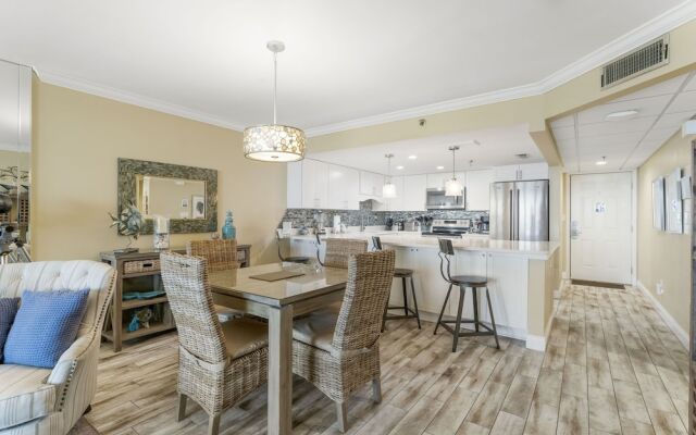 Stunning 2/2 Designer Condo w Coastal Appeal Right on the Gulf!