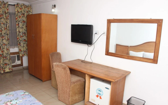 Halims Hotel & Towers