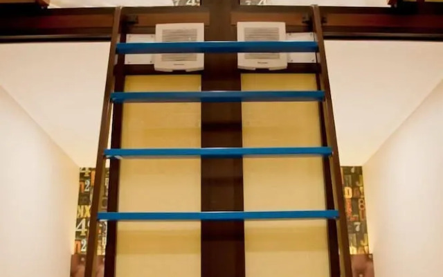 FixOn Capsule Hotel