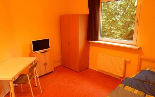 Home at Friends' - City - Zu Hause bei Freunden