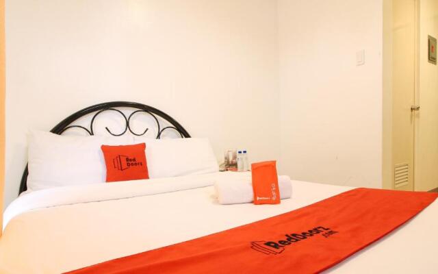 RedDoorz Plus @ Jardin Suites Guadalupe Nuevo