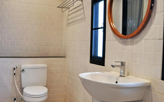 C Room (Chomchan) at Airport