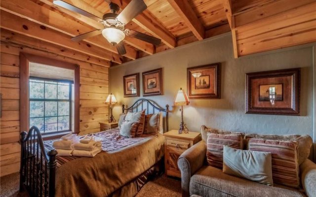 La Posada de Ponder - Four Bedroom Cabin with Hot Tub