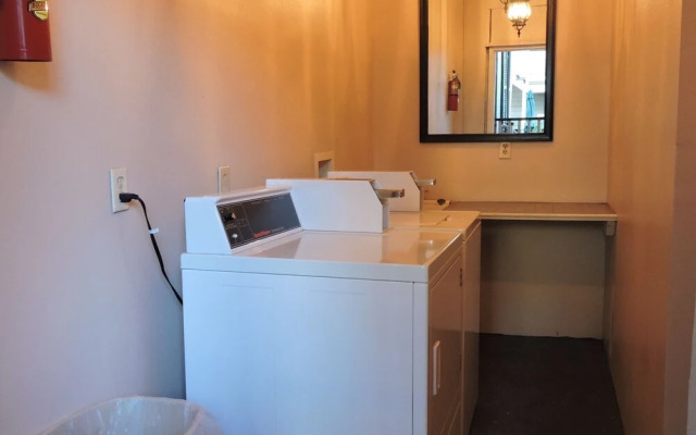 New Orleans Courtyard Hotel and Suites by the French Quarter