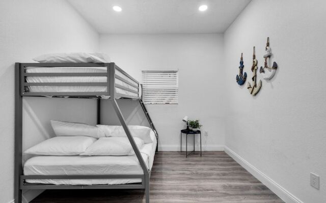 Modern & Cozy 5BD House in Buenavista