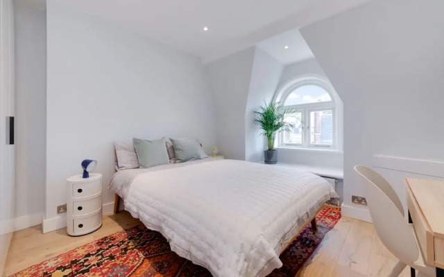 Stairway To Heaven - Fitzrovia - by Frankie Says