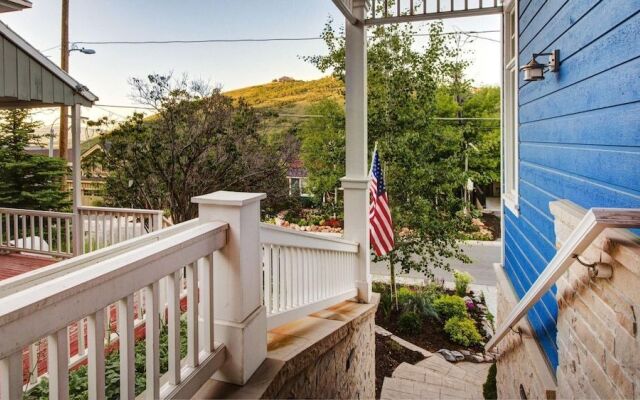 Bluebird Haus E1055 by RedAwning