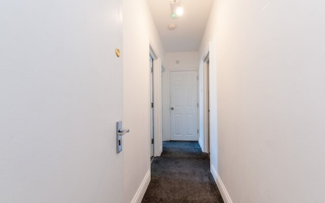 3 Bed Flat in Pedestrianized High Street