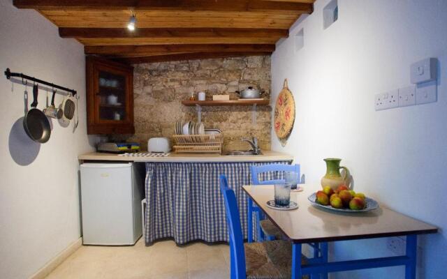 Cecilias Courtyard