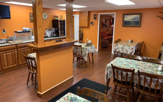 Four Winds Country Motel