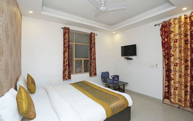 OYO 11384 Hotel Diamond Star