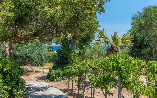 Stylish Villa, Private Pool, Large Garden, sea View, En-suite Bathrooms