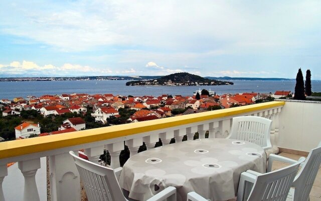 Sea View Apartment Reno, Sleeps 5