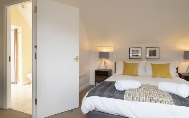 Kings Corner- Townhouse in the city